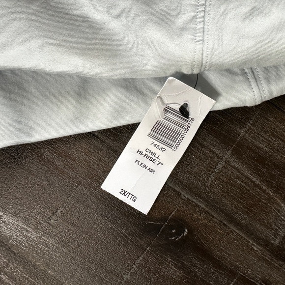 TNA Chill biker short Aritzia - Picture 5 of 5